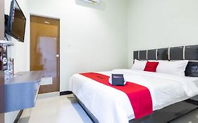 RedDoorz near Medan Amplas